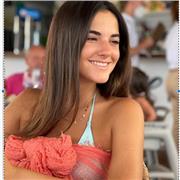 Estudiante de medicina imparte clase de matemáticas desde primaria hasta bachillerato
